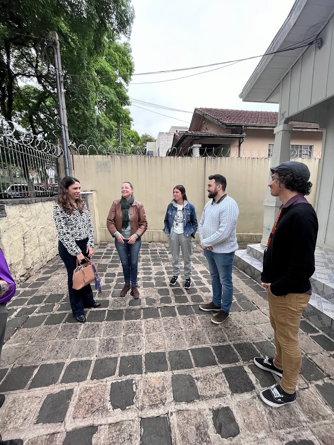 Casa Redentor. Com os voluntários da Casa Redentor que atende pessoas em situação de rua e dependência química 